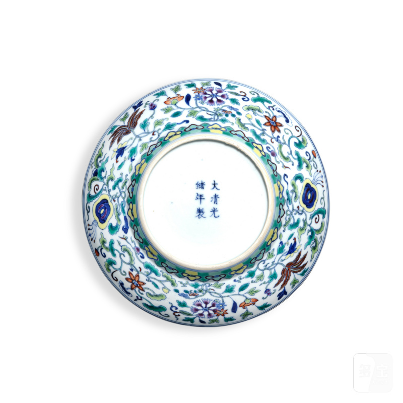 A doucai 'eight Daoist emblems' ogee dish, Mark and period of Guangxu | 清光緒 闘彩暗八仙紋折腰盤 《大清光緒年製》款 - 图2